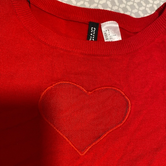 H&M Heart Cutout Long Sleeved Shirt - Picture 3 of 3